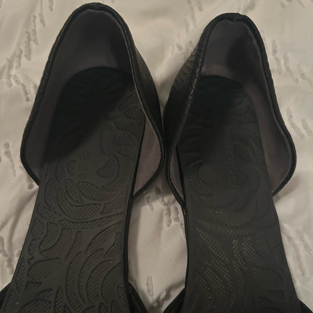 Black flats - Picture 2 of 3
